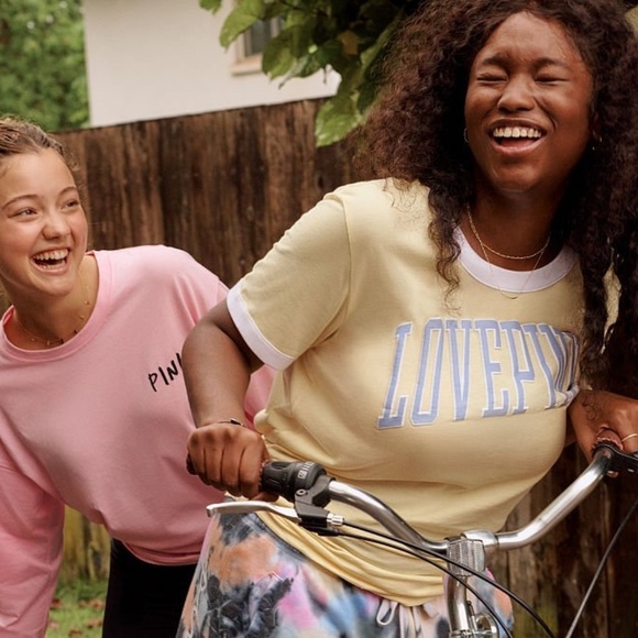 Victoria's Secret PINK Campus Ringer Pale Yellow w Logo NEW - Picture 2 of 3